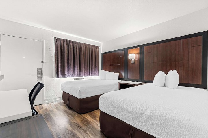 2 Double Beds (4 of 6)