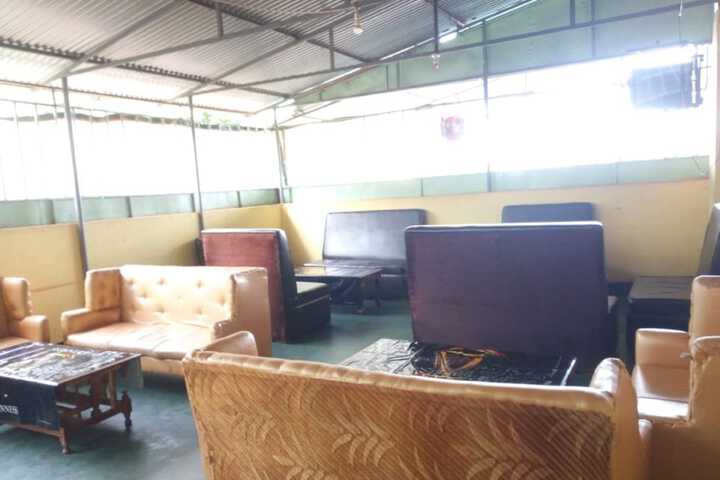 Lounge 10 of 17