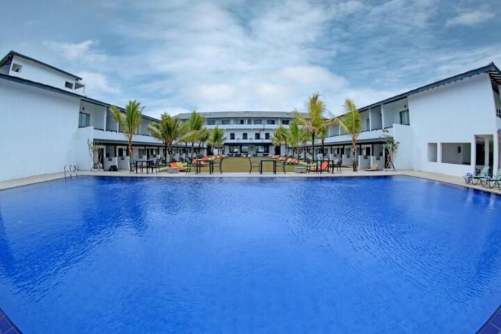 Pool 10 of 15