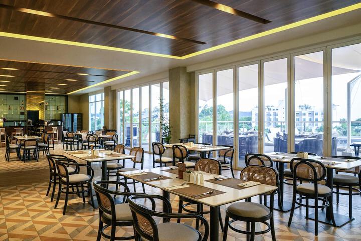 Dining 94 of 157