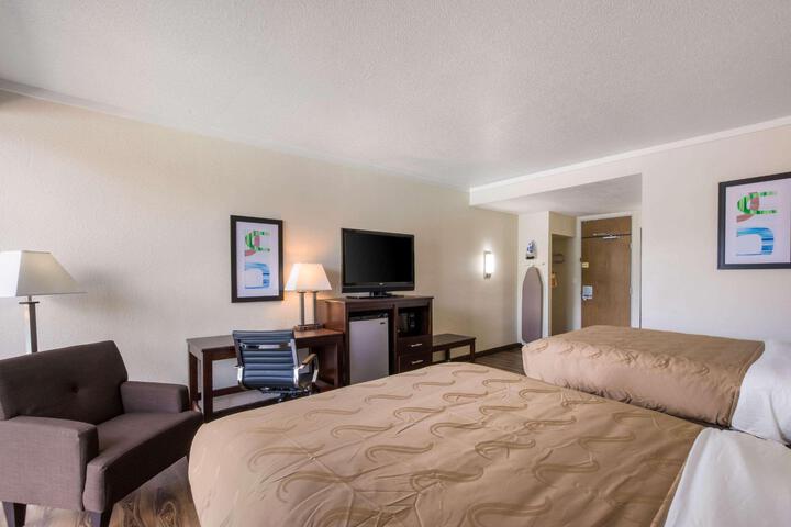 Deluxe 2 Queen Beds (8 of 10)