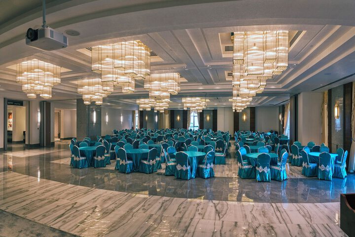 Ballroom/Hall 42 of 52