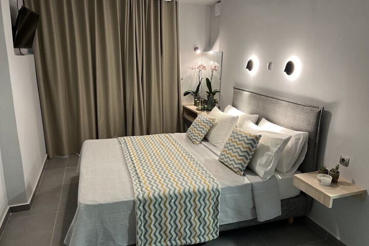 Room 2 of 35