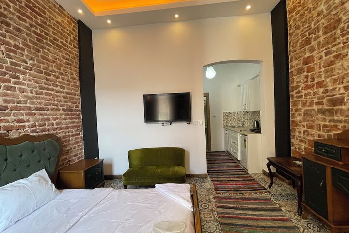 Room 6 of 6