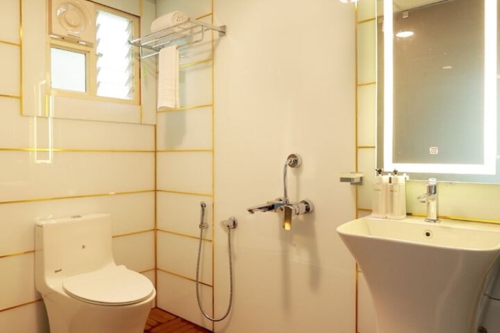 Room 12 of 27