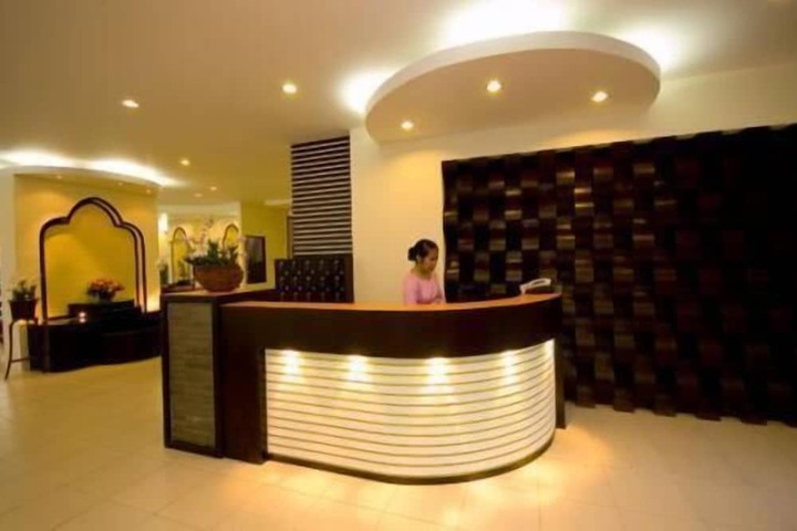 Entrance & Lobby