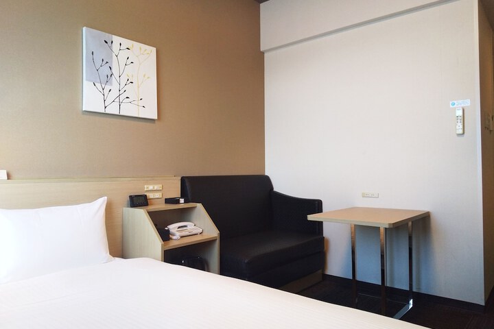 Room 3 of 35