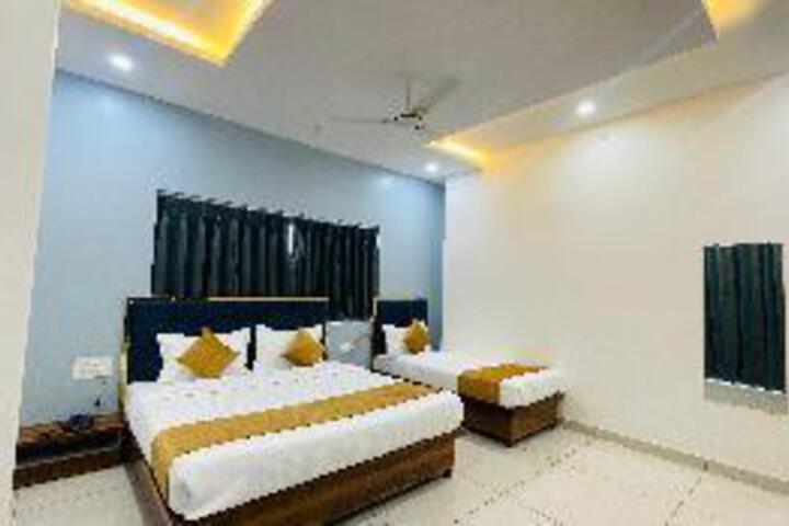 Room 5 of 7