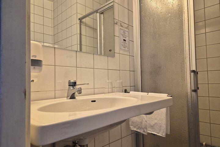 Room 25 of 44