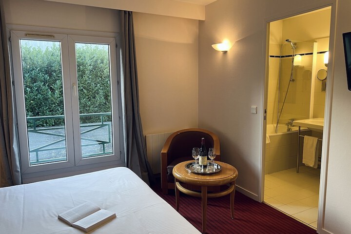 Room 2 of 30