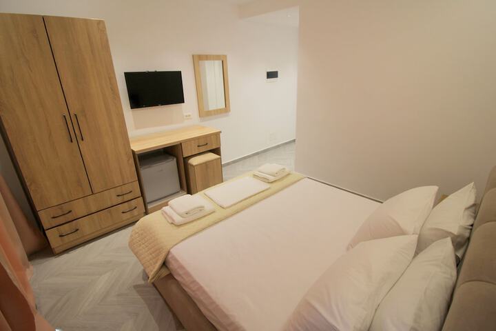 Room 62 of 96