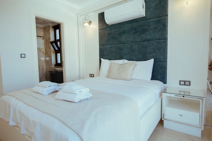 Room 102 of 177