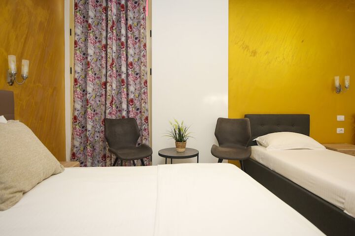 Room 10 of 51