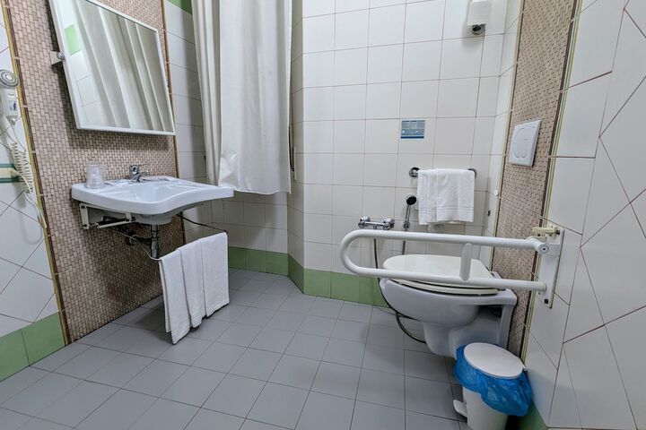 Room 44 of 59