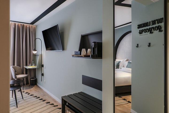 Room 8 of 67