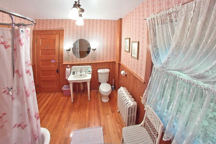 Room 19 of 25