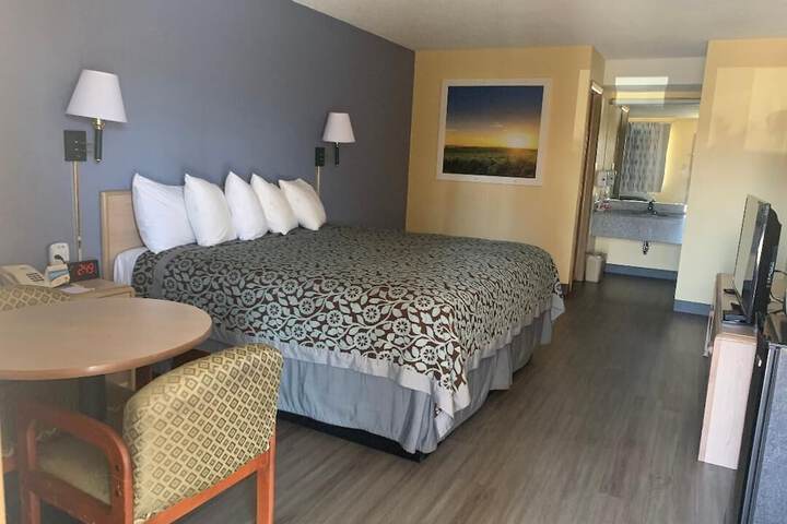 2 Queen Beds (3 of 11)