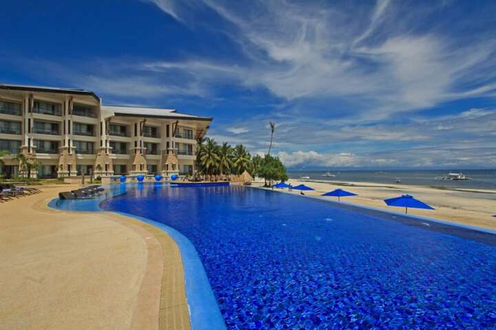 Hotel Pool
