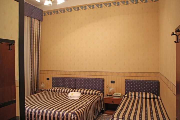 Room 13 of 40