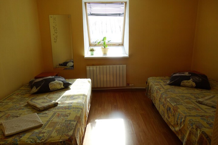 Room 4 of 20