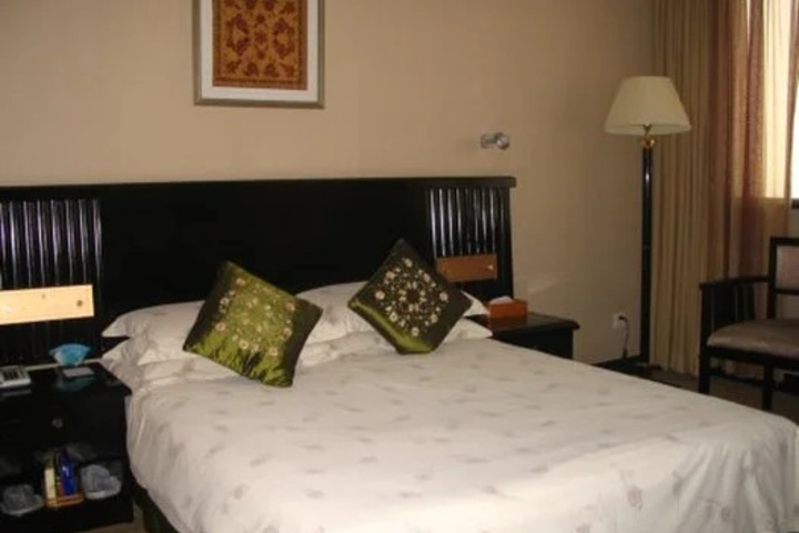 Room 4 of 5