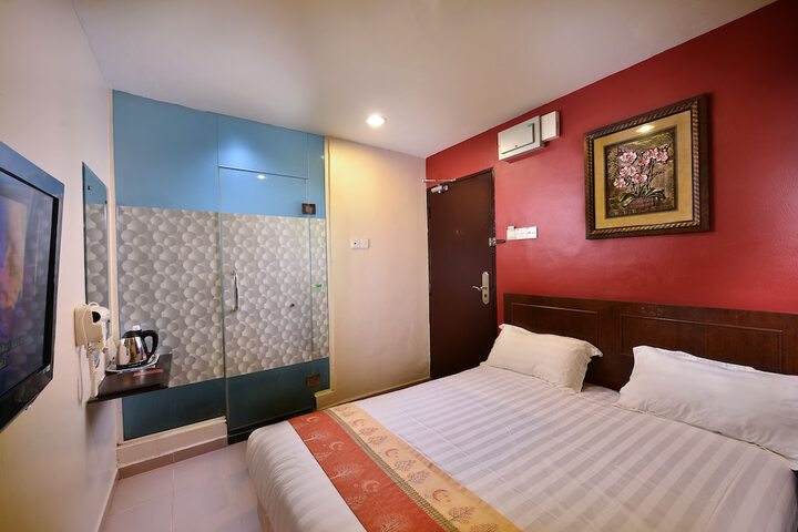 Room 4 of 32