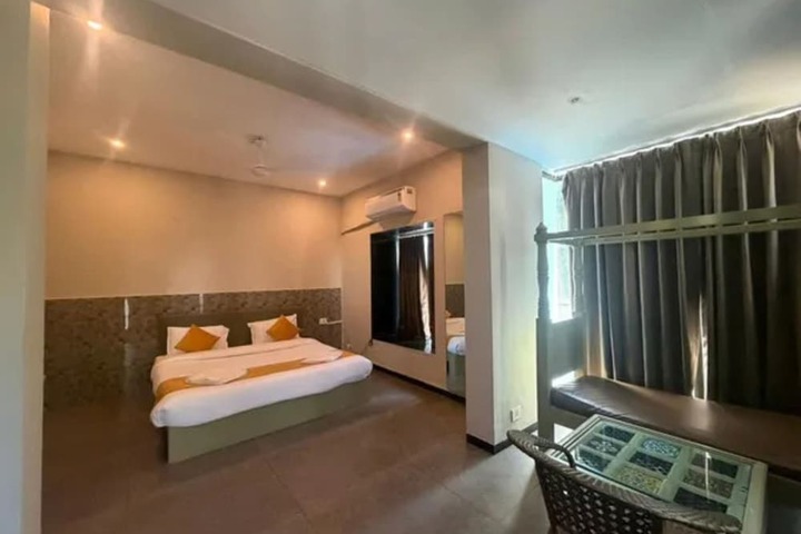 Room 6 of 27