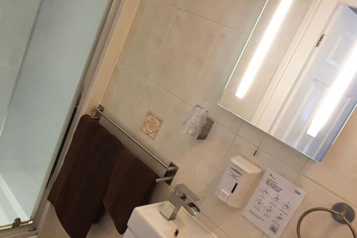 Room 14 of 22