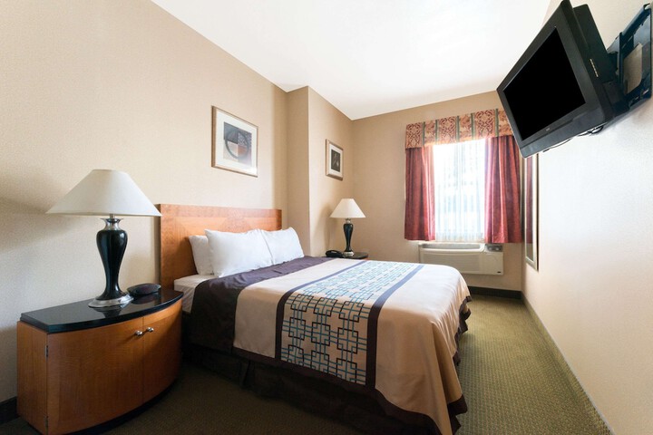 1 King Bed Pet Friendly (38 of 56)