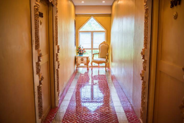 Ballroom/Hall 27 of 41