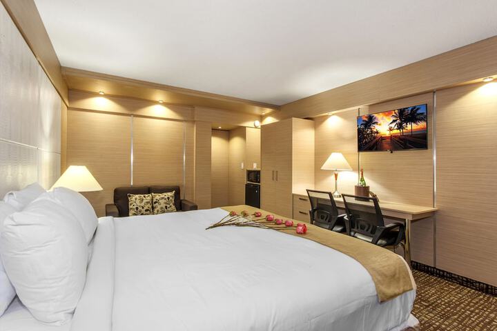Standard | King Bed (3 of 17)