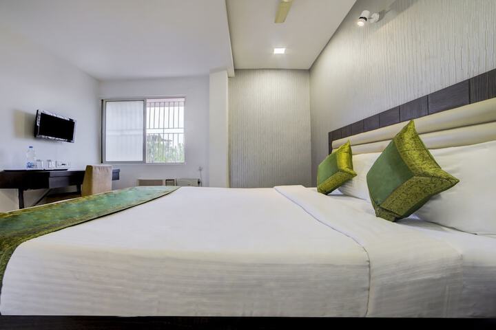 Room 12 of 15