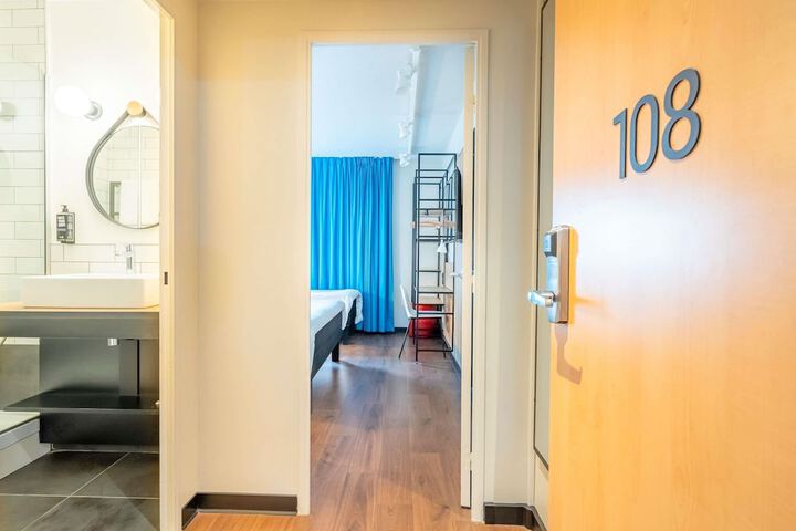 Room 30 of 110