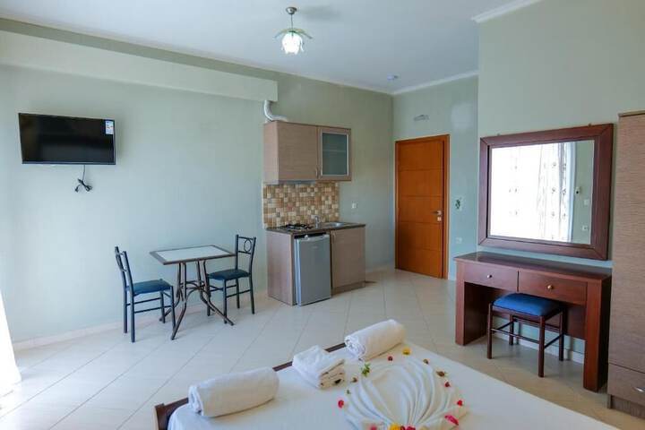 Room 18 of 103