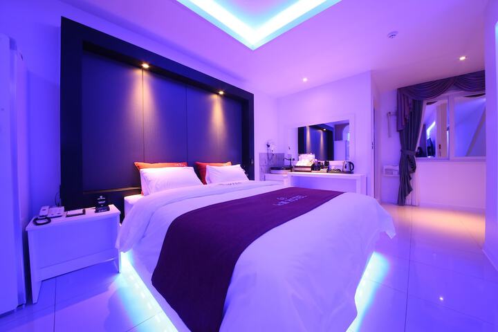 Room 25 of 65