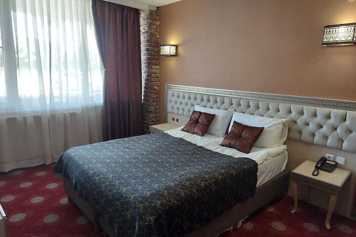 Room 10 of 28