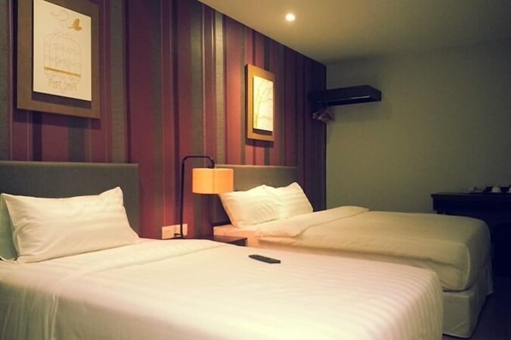 Room 20 of 33