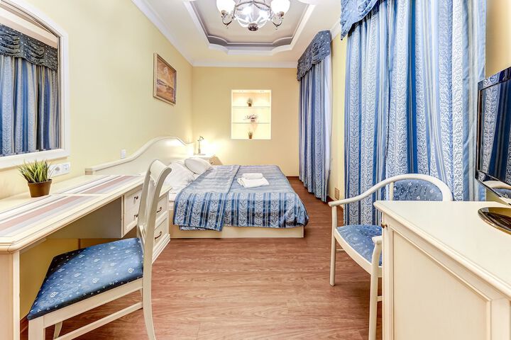 Room 8 of 30