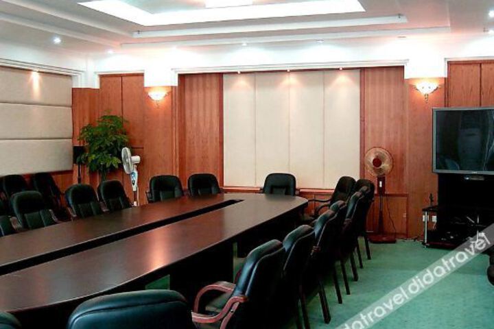 Room 6 of 16