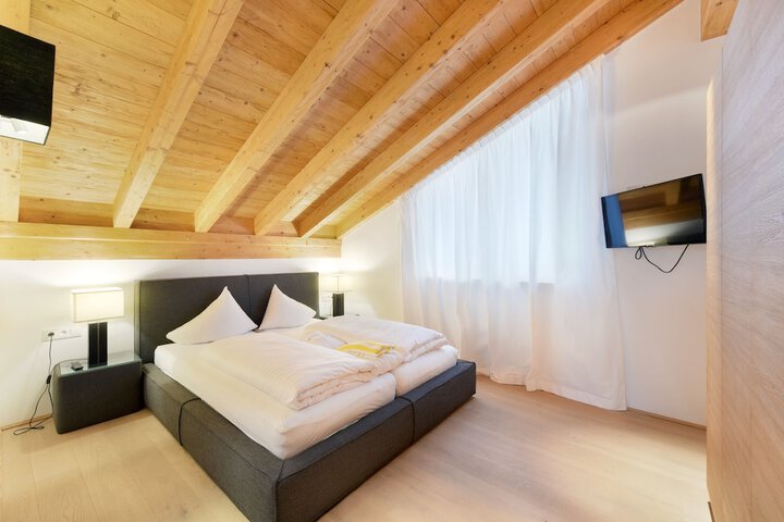 Room 6 of 38