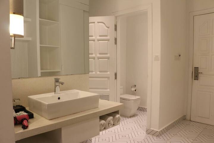 Room 21 of 37