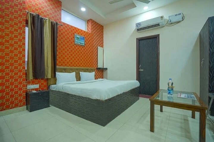 Room 3 of 8