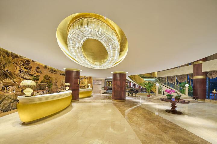 Entrance & Lobby