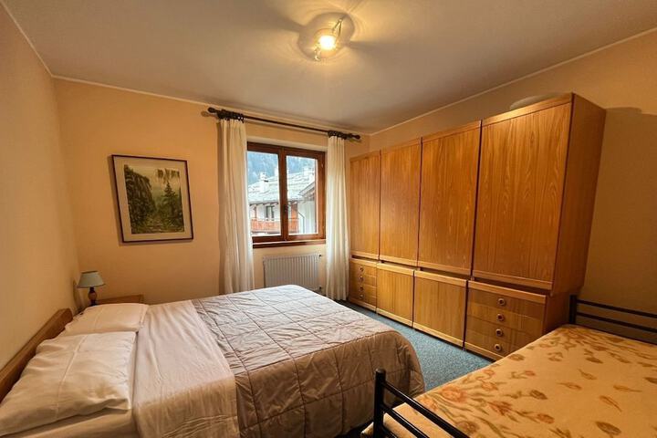 Room 10 of 35