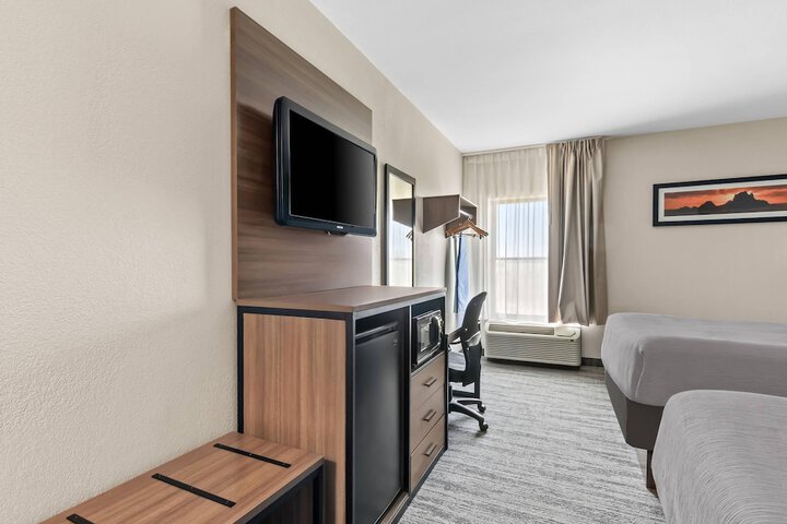 Room 25 of 43