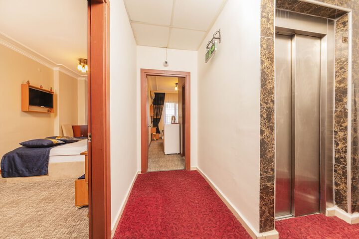 Ballroom/Hall 2 of 27