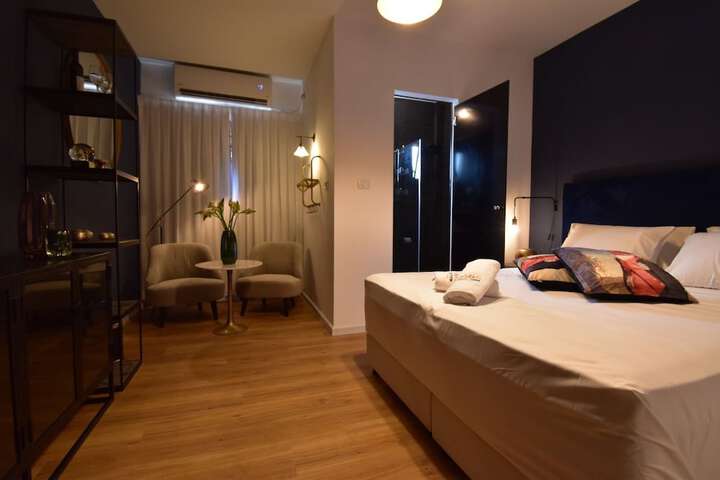 Room 51 of 145