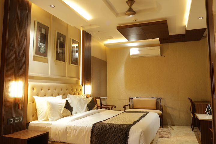 Room 15 of 65