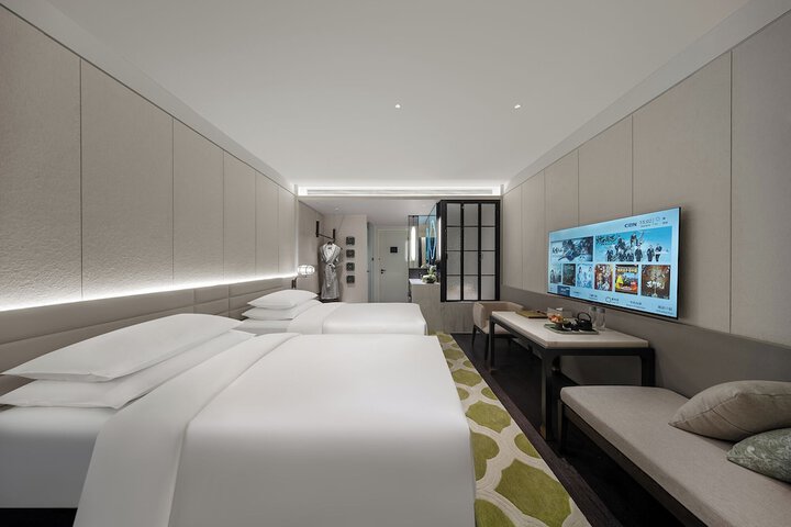 Room 8 of 40