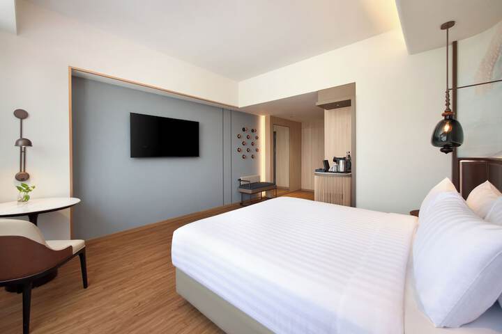 Room 6 of 81